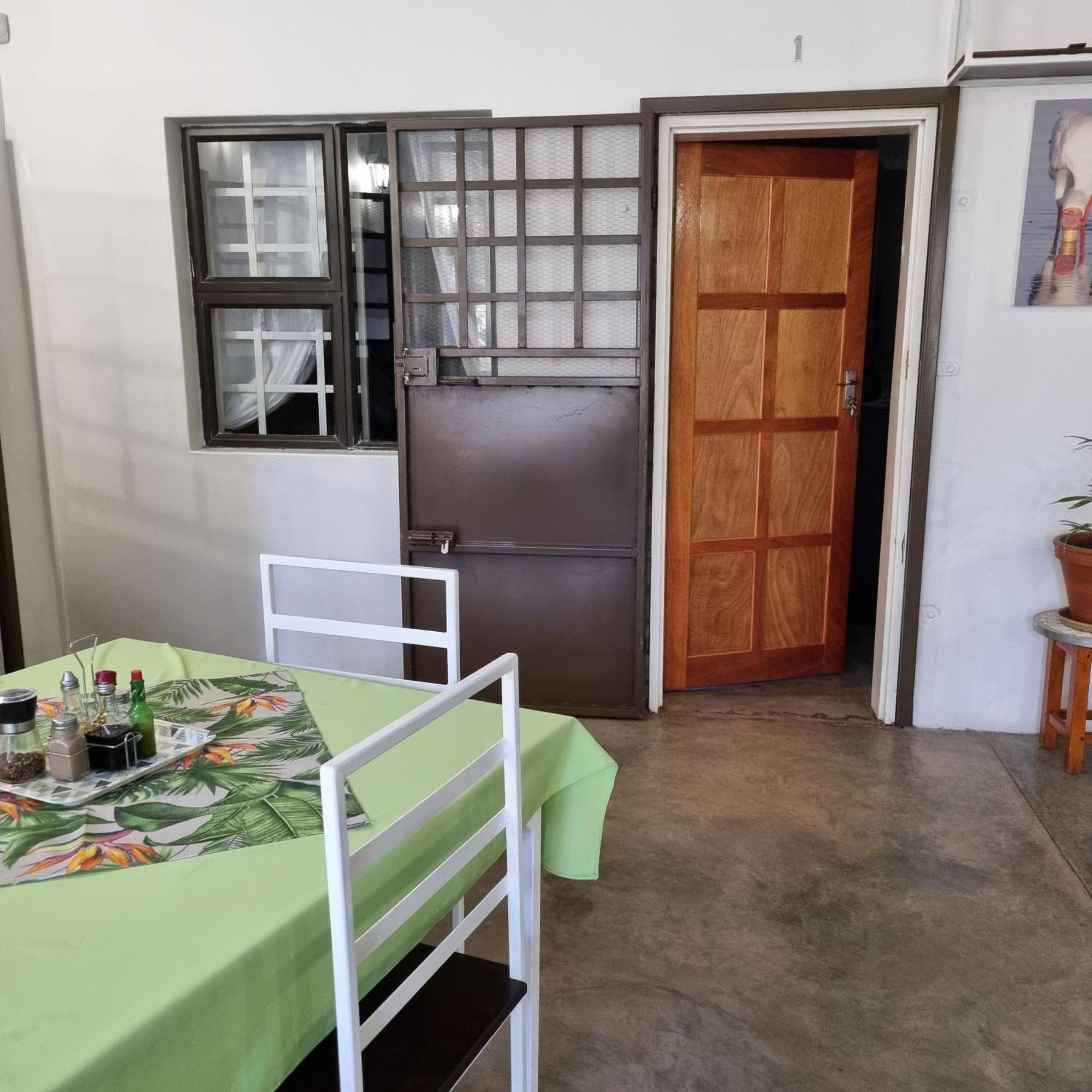 Olienhoff Guesthouse And Rest Camp Otavi Exteriér fotografie