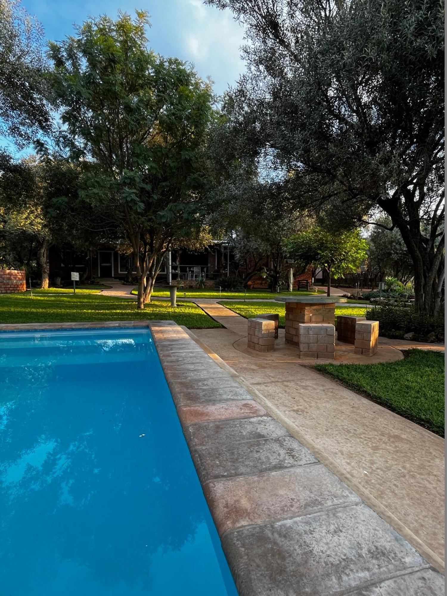 Olienhoff Guesthouse And Rest Camp Otavi Exteriér fotografie